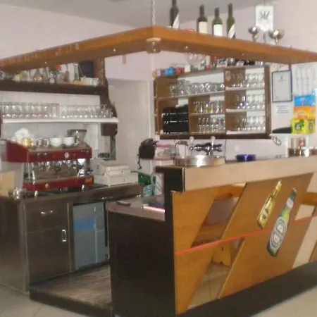 In With Air Conditioning, W-lan Susak