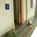 In With Air Conditioning, W-lan 게스트하우스 수사크